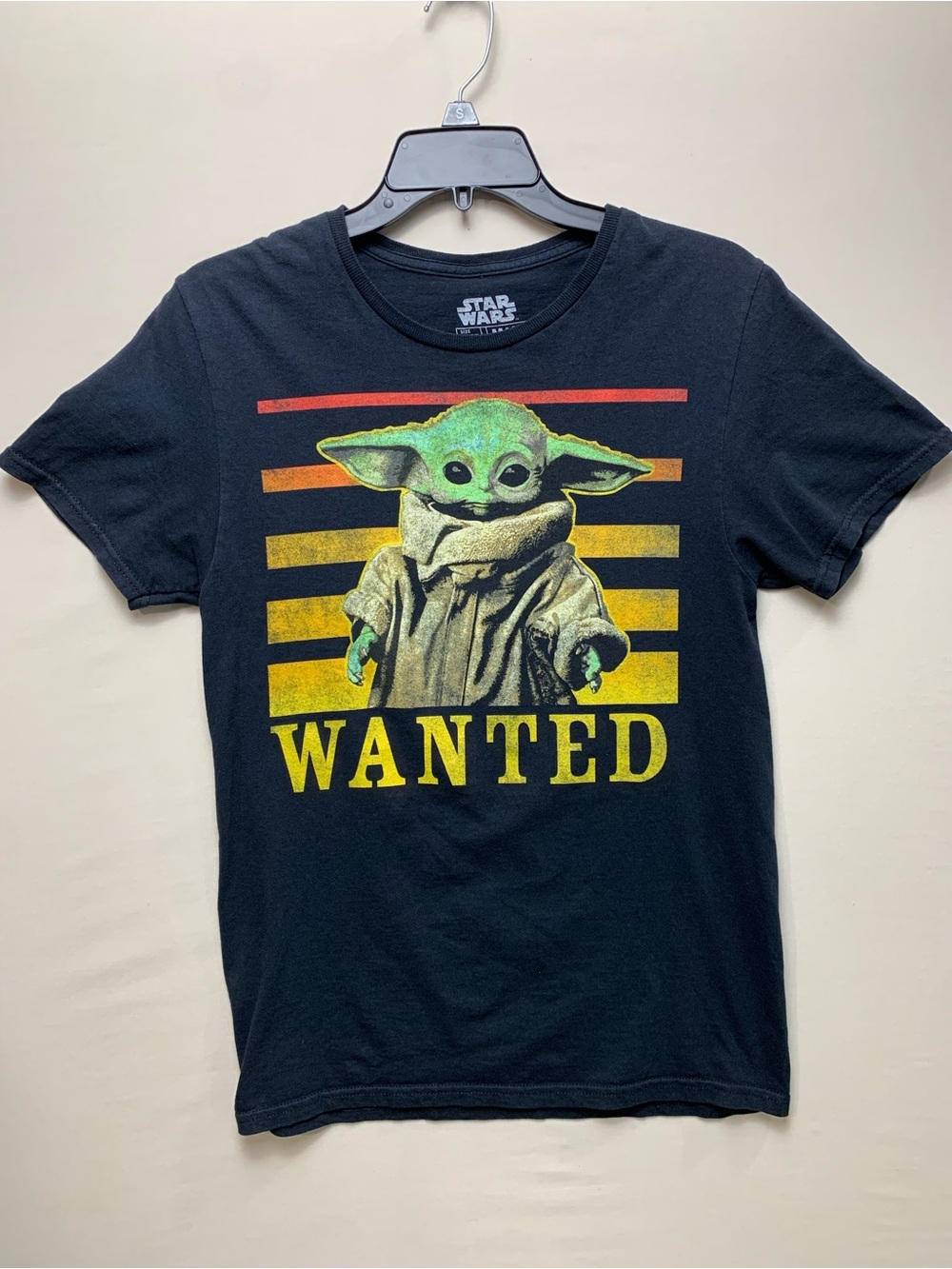 Star Wars The Mandolorian The Child' Baby Yoda Wanted Graphic Tee - Black Small